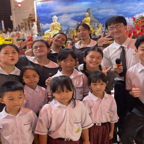 PROYEK SOSIAL: CAHAYA KEBAIKAN DARI ANAK  SMA CINTA KASIH TZU CHI