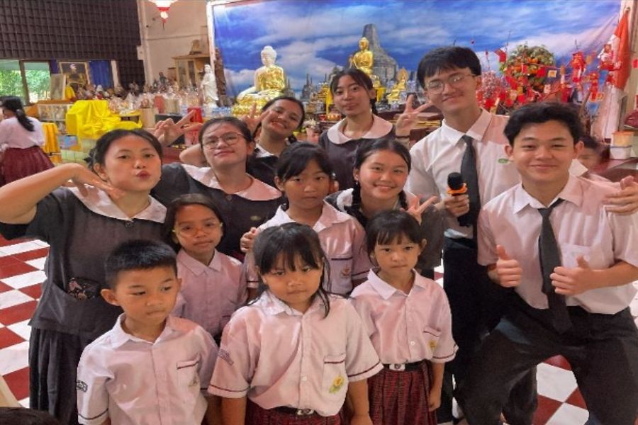 PROYEK SOSIAL: CAHAYA KEBAIKAN DARI ANAK  SMA CINTA KASIH TZU CHI