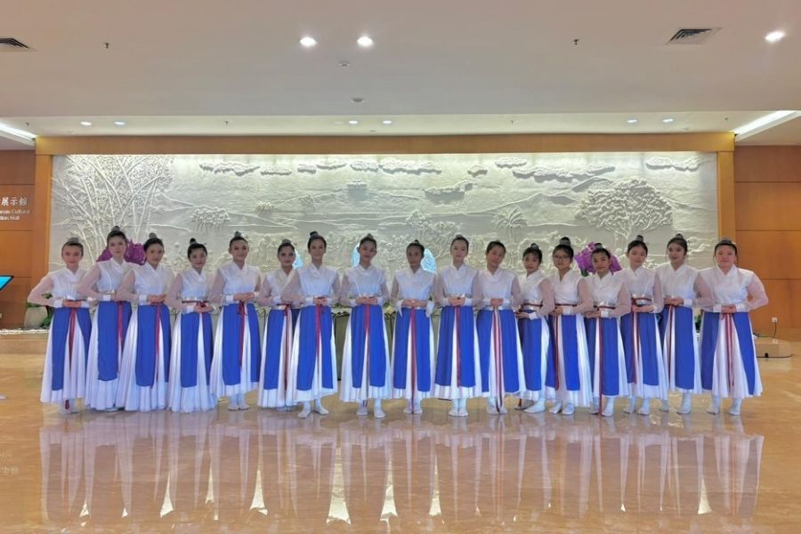 Penampilan Tari “Langkah Pemuda Bercita Luhur” oleh Siswa Sekolah Cinta Kasih Tzu Chi Kegiatan Pendewasaan 2026