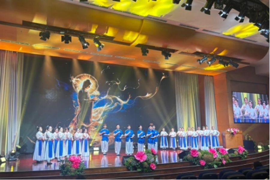 Penampilan Isyarat Tangan oleh Siswa Kelas XII SMA Cinta Kasih Tzu Chi pada Acara Waisak DAAI TV 2026