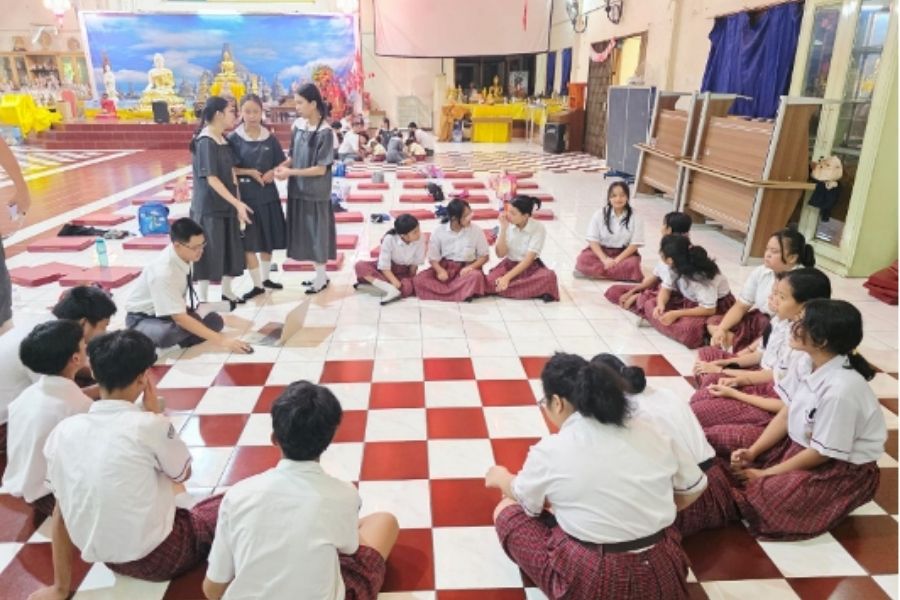 Chasing Kindness:  Keseruan Projek Sosial Kelas 12-1 Tzu Chi Berbagi Energi Positif di Sekolah Bodhisatta