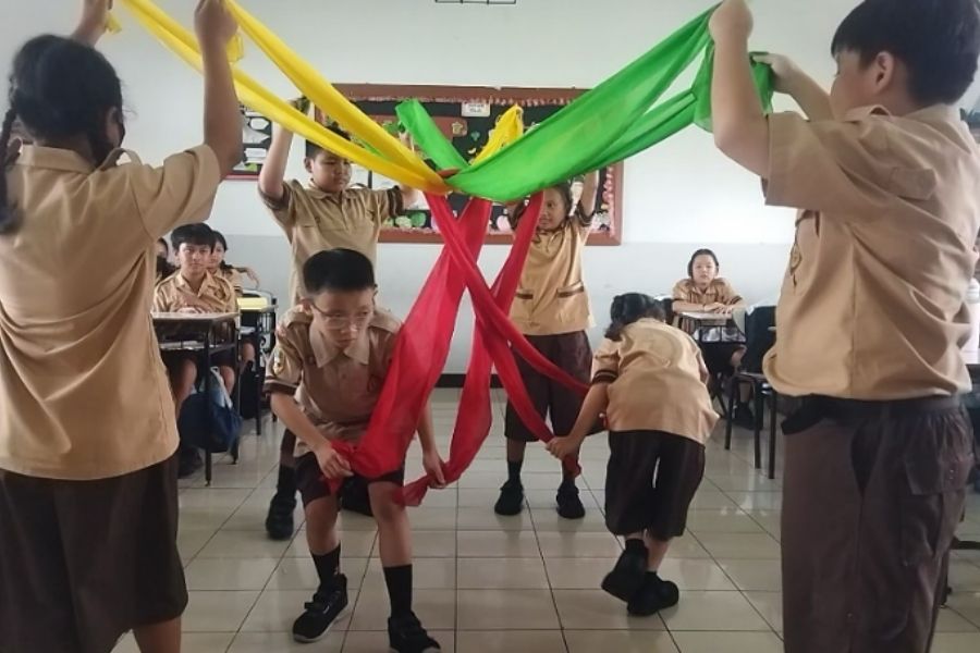 Seni Tari Tradisional: Melatih Kekompakan dan Kreativitas Siswa