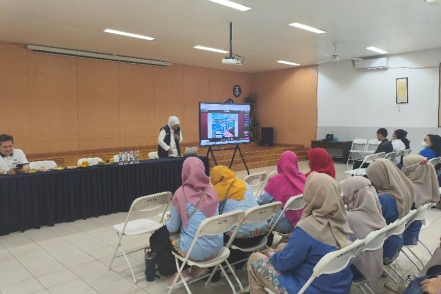 DIGITALISASI PEMBELAJARAN MELALUI PAPAN INTERAKTIF DIGITAL (INTERACTIVE FLAT PANEL / IFP) DI SD CINTA KASIH TZU CHI