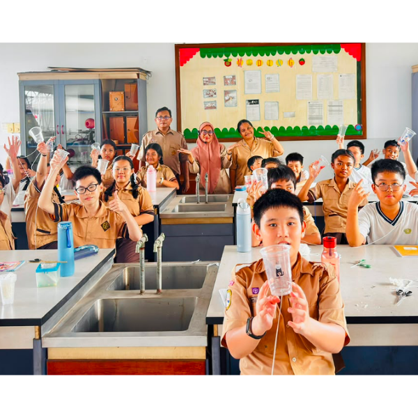 Serunya Belajar Sains Lewat Telepon Gelas
