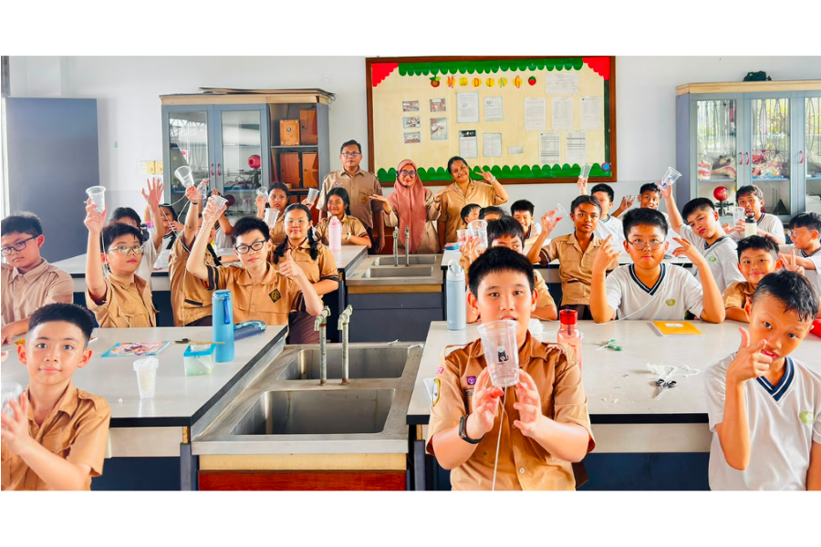 Serunya Belajar Sains Lewat Telepon Gelas
