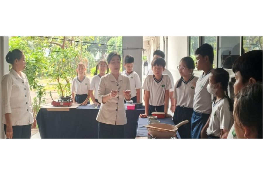 Pembelajaran STEM melalui Kegiatan Memasak Telur Dadar di Kelas Budaya Humanis